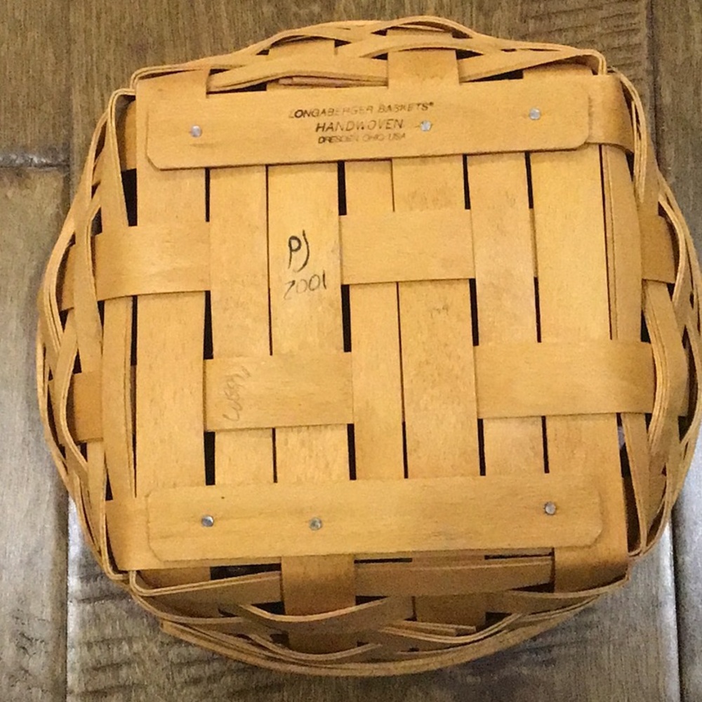 Longaberger basket, dated 2001. - Picture 2 of 2
